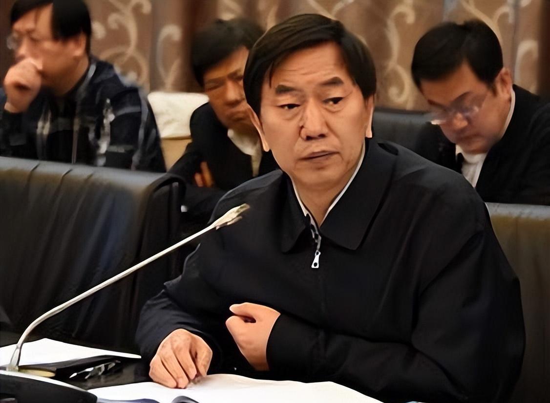 1995年，耿彦波走马上任灵石县的县长，他一上任就拍板决定要花大价钱去修复那座清朝留下来的王家大院