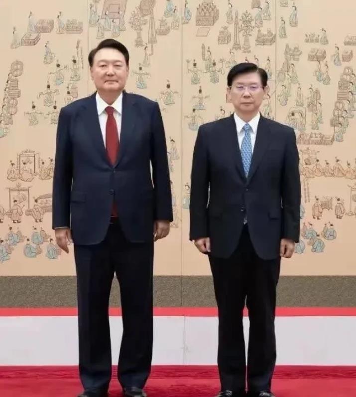 【万万没想到啊！尹锡悦的警卫处长竟然认怂了】两次拒绝到案接受调查的韩国总统警卫处
