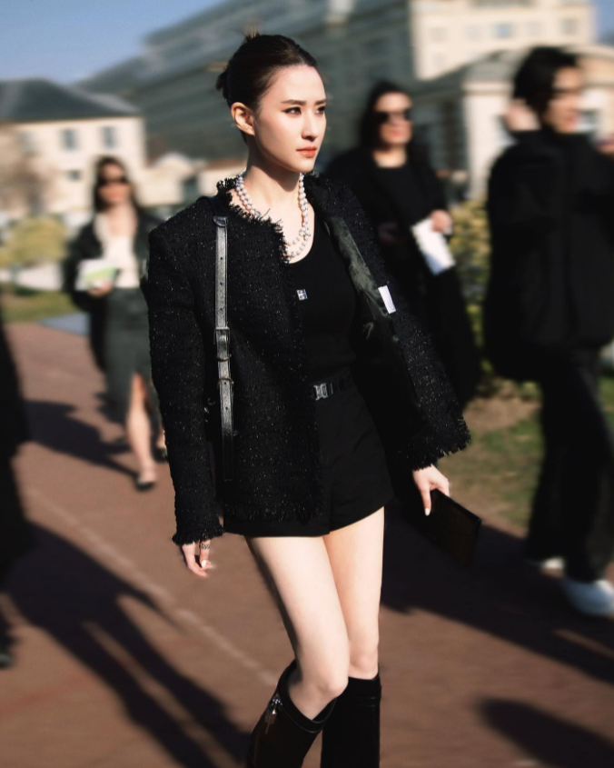 赌王何鸿燊的女儿何超莲近照，她应该是赌王里面最漂亮女儿，比很多女明星还要漂亮
