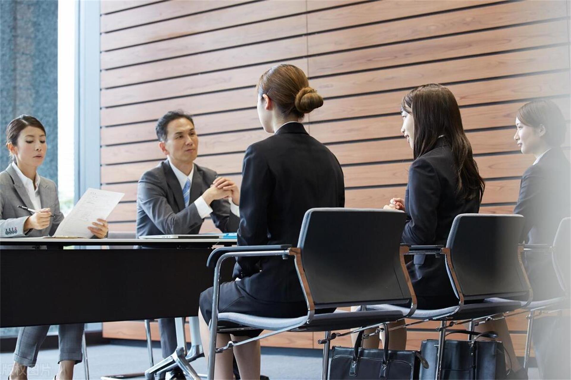 2025国考行测被吐槽太难，考生：变化挺大，试卷厚得像书！