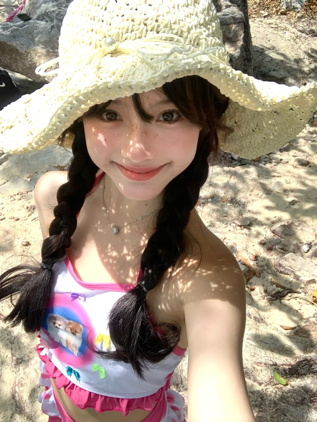 都来海边这样拍！！太元气啦！🤳
真的好喜欢图一！
感觉很有生命力～
旅行真的会