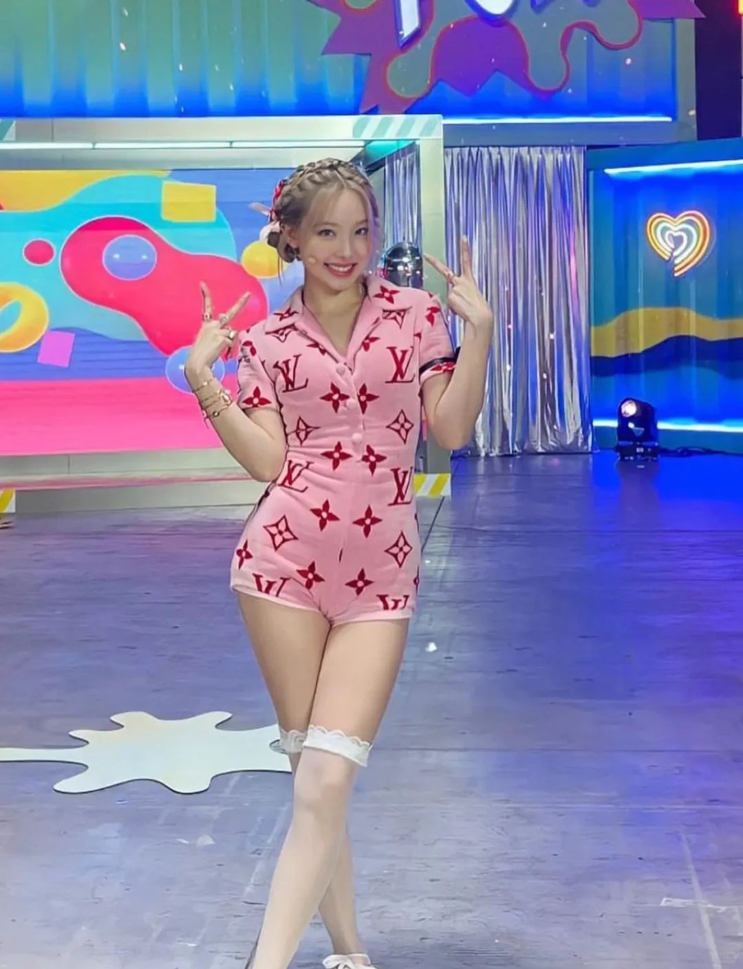 twice林娜琏算不算奢侈品考察期最长的爱豆
从2021年初至今整3年了，穿LV