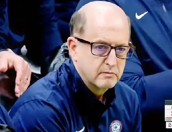 快船惨败给绿军的比赛，引发了“3点”感慨。

第一点：再好的防守体系在超神的三分