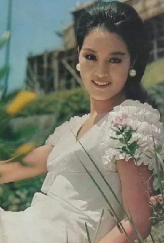 何莉莉：隐忍43年，爽得70亿家产