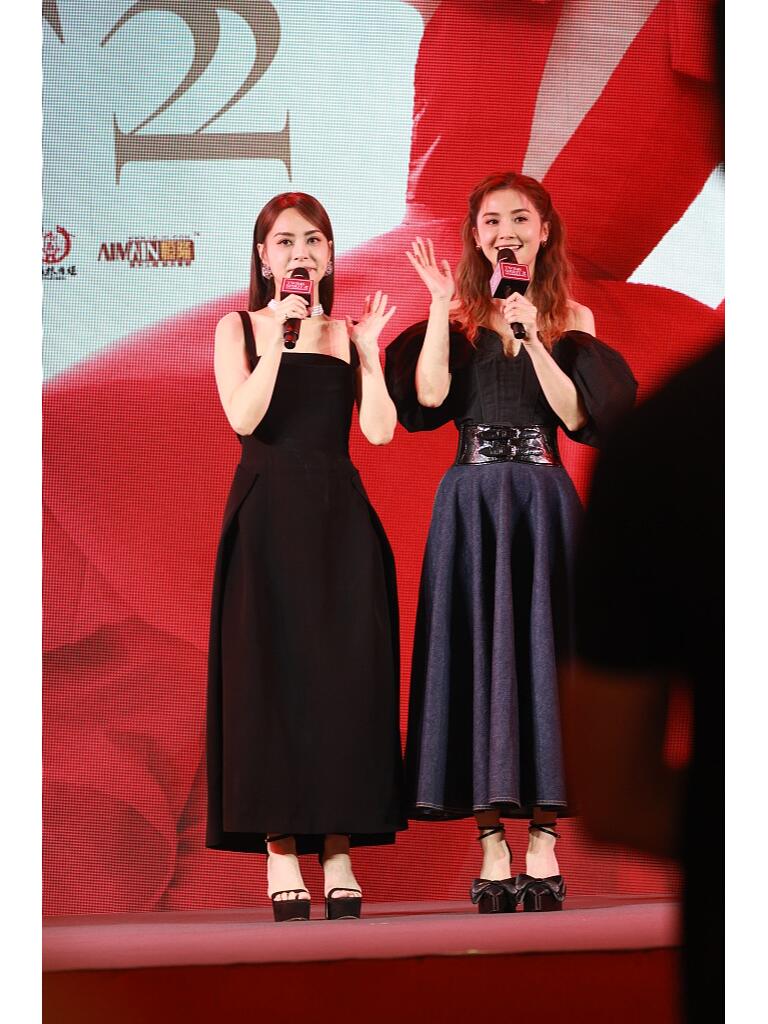 Twins合体穿的好美