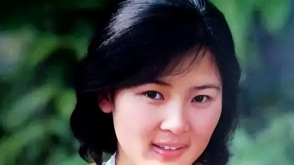 员相虹因剧走红巅峰远走英国，有无悔意？