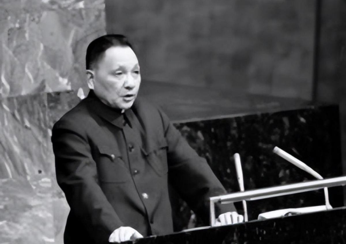 上世纪70年代的一次联合国会议上，苏联的外交部长当着众人的面调侃邓公身高，不料邓