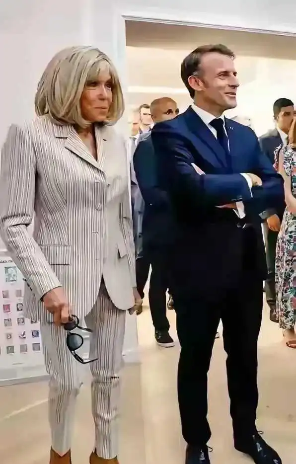 老了是自然生理现象，再怎么妆，青山遮不住，毕竟东流去。