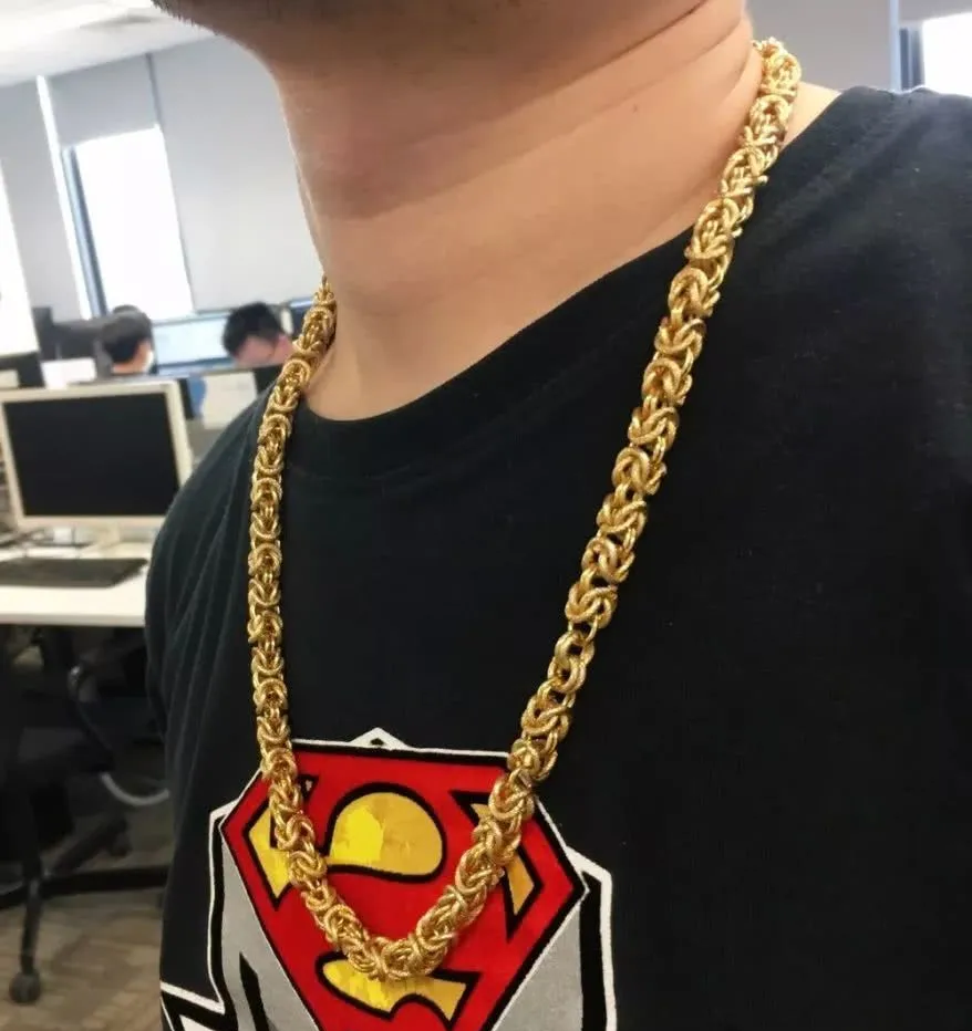 “好心办坏事，该不该赔！”北京，一小伙酒后无证驾车，和别人的车发生剐蹭，起了肢体