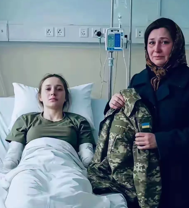 你就说俄乌冲突有多惨烈吧，这个乌克兰女兵失去了四肢，无助地躺在医院的病床上，而她