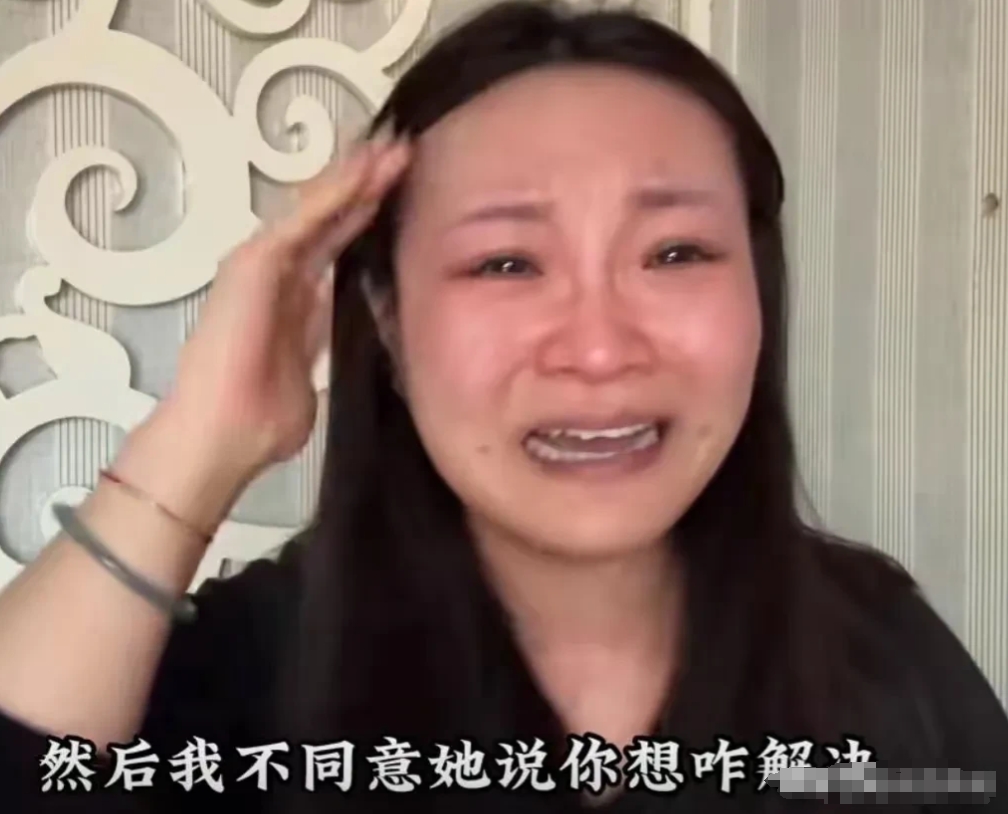胖东来拟通过法律追责那个用红内裤敲诈的女子，赔偿金额不低于100万元。

胖东来