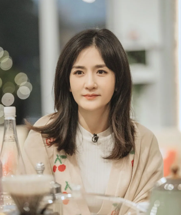 谢娜难受哭了！[泣不成声]

谢娜冲上了热搜，不是因为她的事业，而是她在个人社交