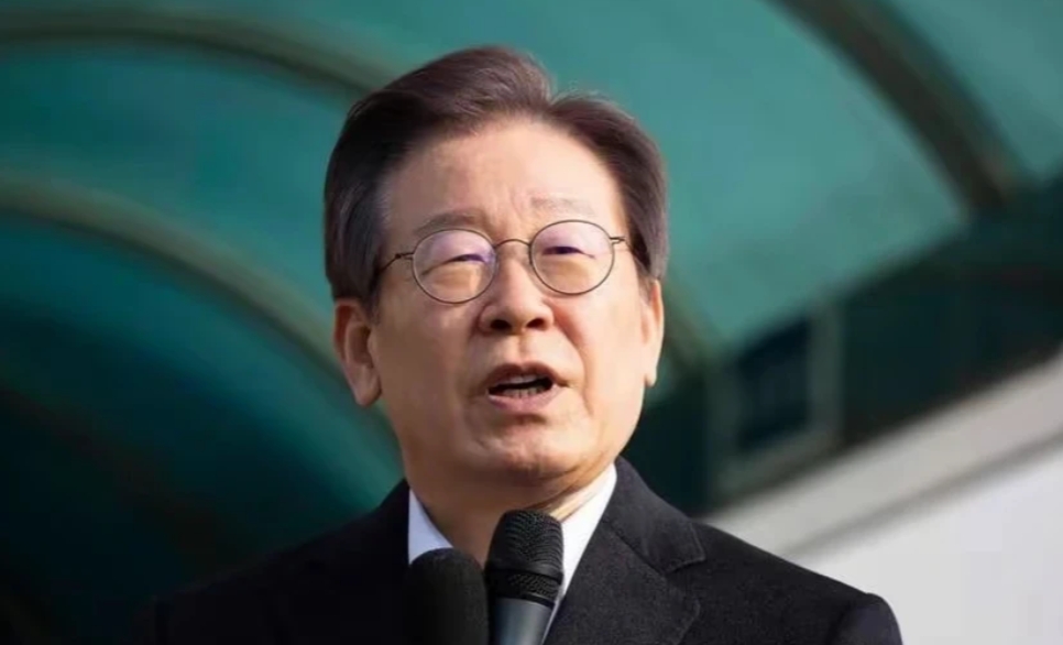 冲击连任！
韩国最大在野党共同民主党党首李在明辞去党内所有职务，冲击连任。
韩国