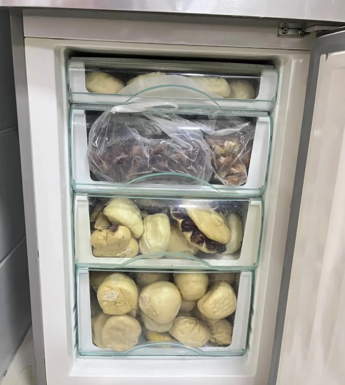 我发现我大姑姐也太小气了……

大姑姐一家在外地开早餐店，有包子粥粉面那些，听我