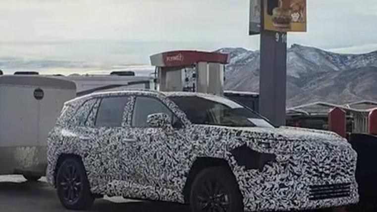 新一代RAV4荣放曝光，颜值看齐普拉多，内饰升级，能否大卖？