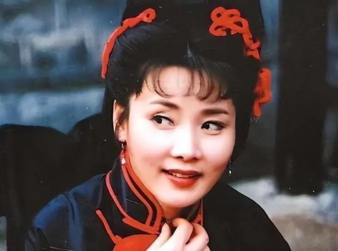 一次节目，潘虹对何赛飞说：“就你这性格，以后给你当儿媳妇挺难的。”何赛飞赶忙抓着