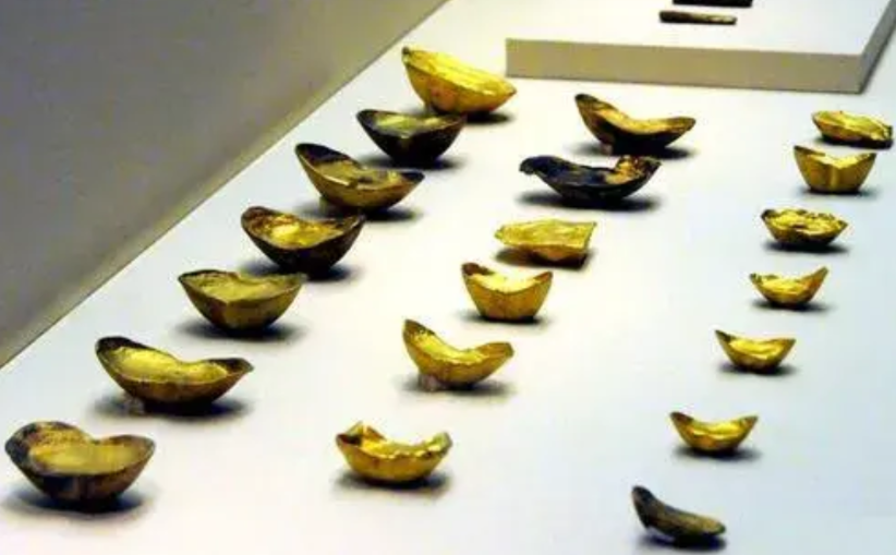 明朝末年，张献忠一口气宰了四个藩王，其中楚王朱华奎和蜀王朱至澍的钱财最多。可笑的