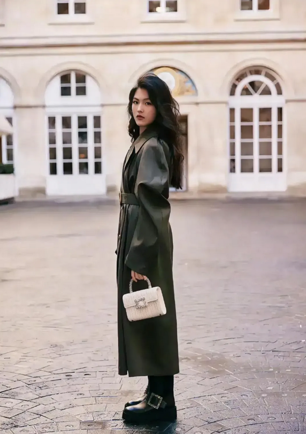 李湘为女儿王诗龄庆生，你敢信这是一个中学生？

我感觉她的成熟度至少有28岁，这
