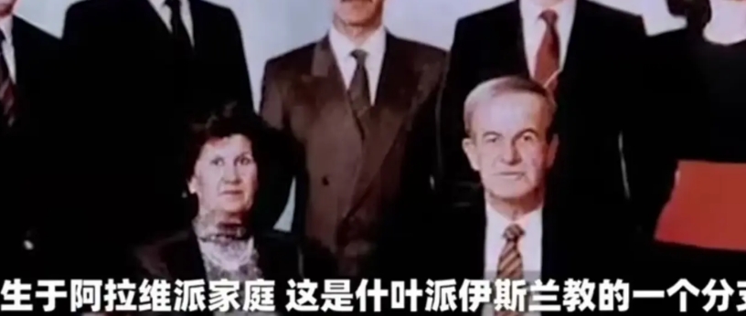 叙利亚前总统哈菲兹.阿萨德棺材被烧
也就是巴沙尔的父亲老阿萨德的棺材
叙利亚反动