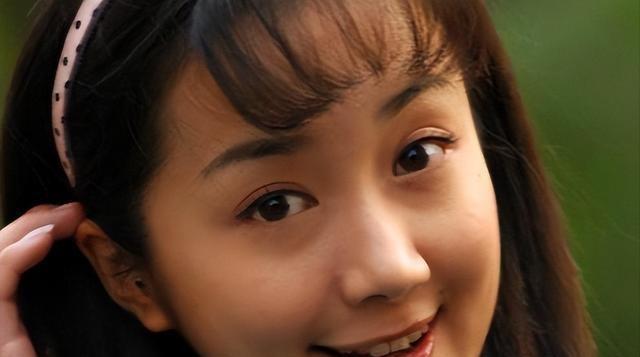她演技在线，颜值够高，在事业上升期却惨遭横祸李依晓的故事真是让人五味杂陈。被狗咬