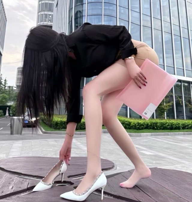 今天穿了双新鞋，感觉自己美美哒！