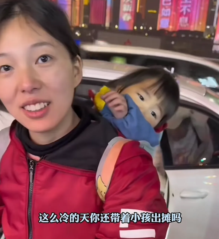 28岁的宝妈经历也太苦了，大儿子生下来就有先天性心脏病，老公承受不住压力跳河了，
