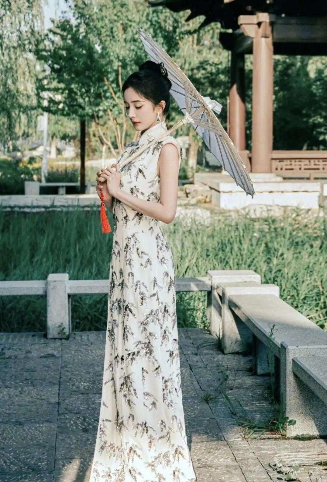 杨幂:新中式风格的时尚诠释者