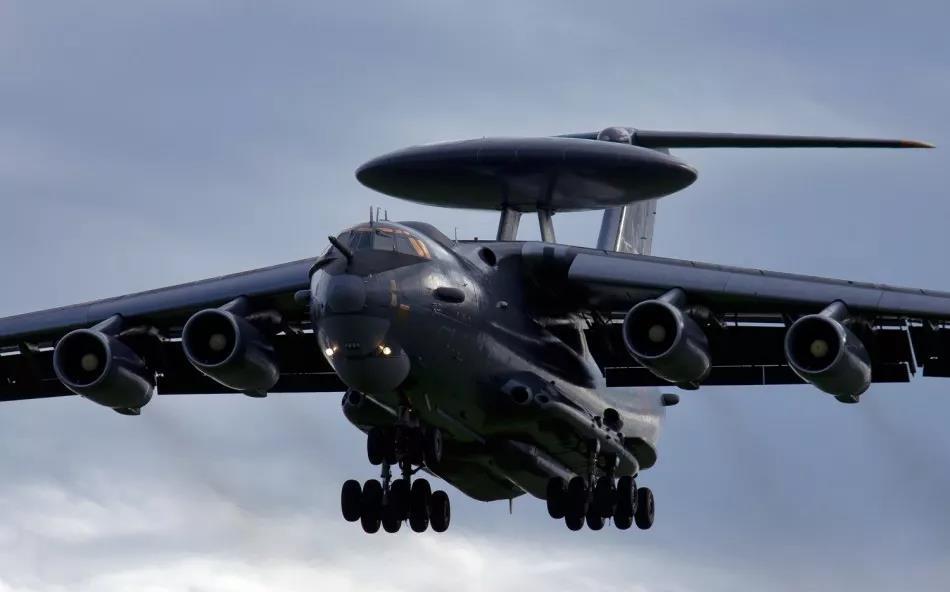 突发！塔甘罗格市机场遭乌克兰无人机袭击，三架A50预警机被摧毁！
3月9日凌晨，