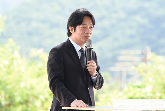 赖清德出访太平洋岛国，美官员上机迎接，还走什么红地毯