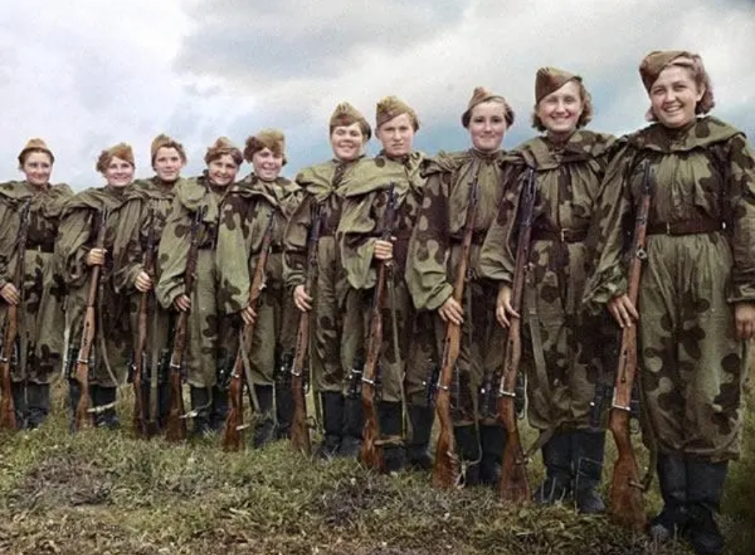 到1945年，德国武装部队中已有50万妇女担任了支援性的角色，而苏联军队中的女性