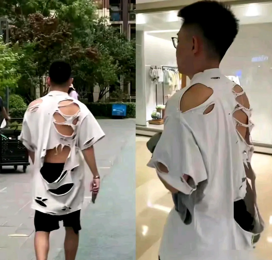 男子穿着巴黎世家的破洞衫，坐在公园的椅子上，边等女朋友，边闭眼休息。
一个老大爷