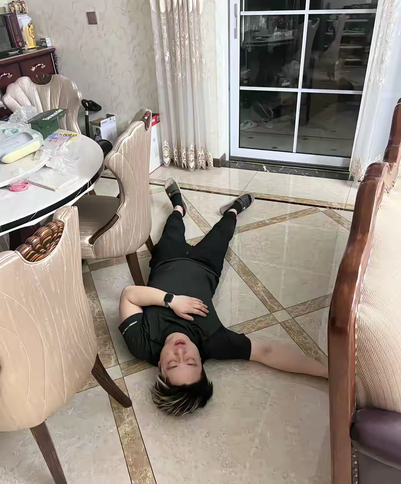 这样的老公还要吗？和兄弟喝多了被人抬回来，我费了好大劲给他擦洗了好，再搬到床上。