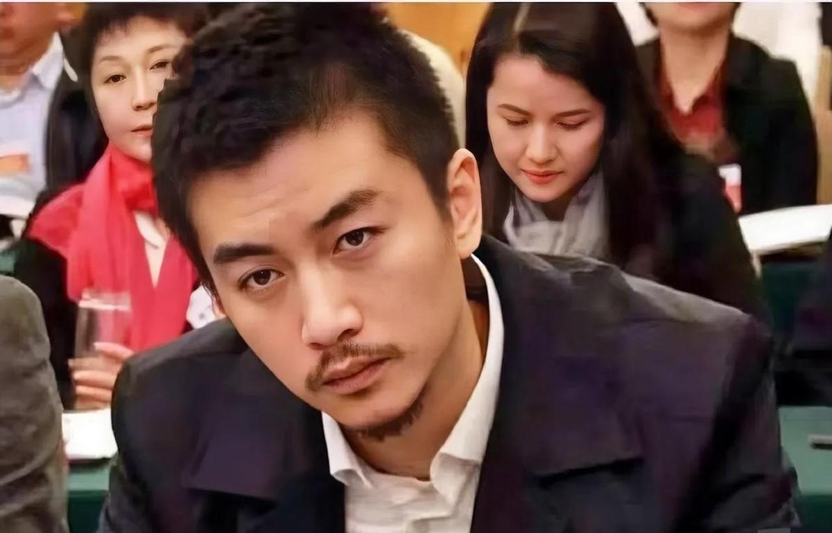 陈晓陈妍希这段婚姻又被网友拿出来讨论了！
点开热搜词条全是讨论两个人般配度的，没