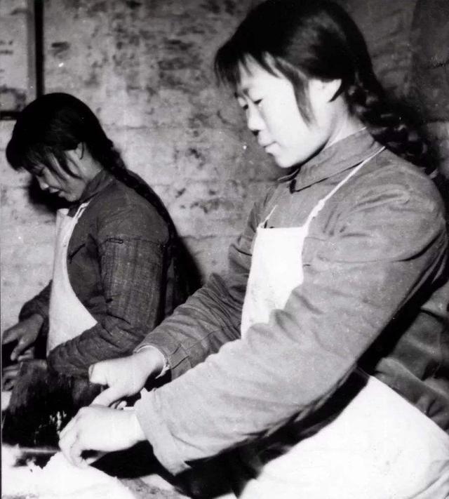 1984年，湖北阳新县的一个普普通通的农妇贾春英去世了，在时隔28年之后，其孙女