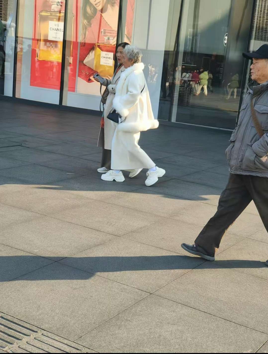 这套衣服怎么样