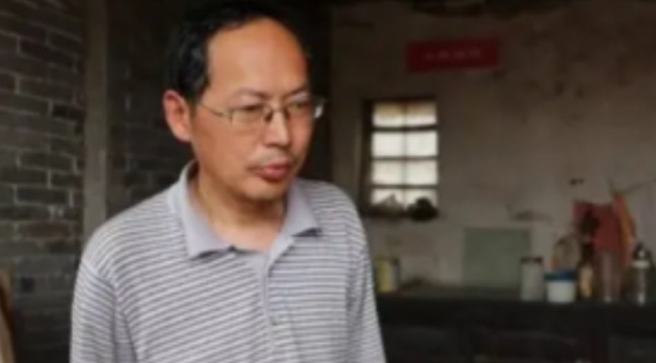 1980年，刘汉清以卓越的成绩考入哈尔滨工业大学，在他大三那年，他对数学产生了浓