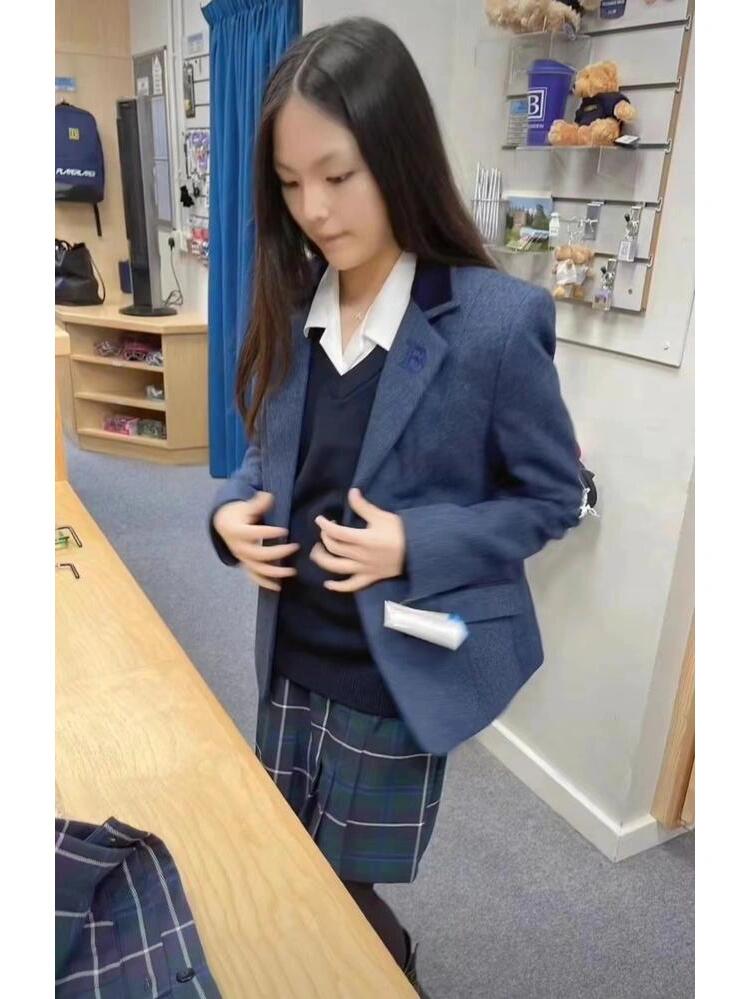 有钱人就是任性，李湘晒女儿英国校园照！