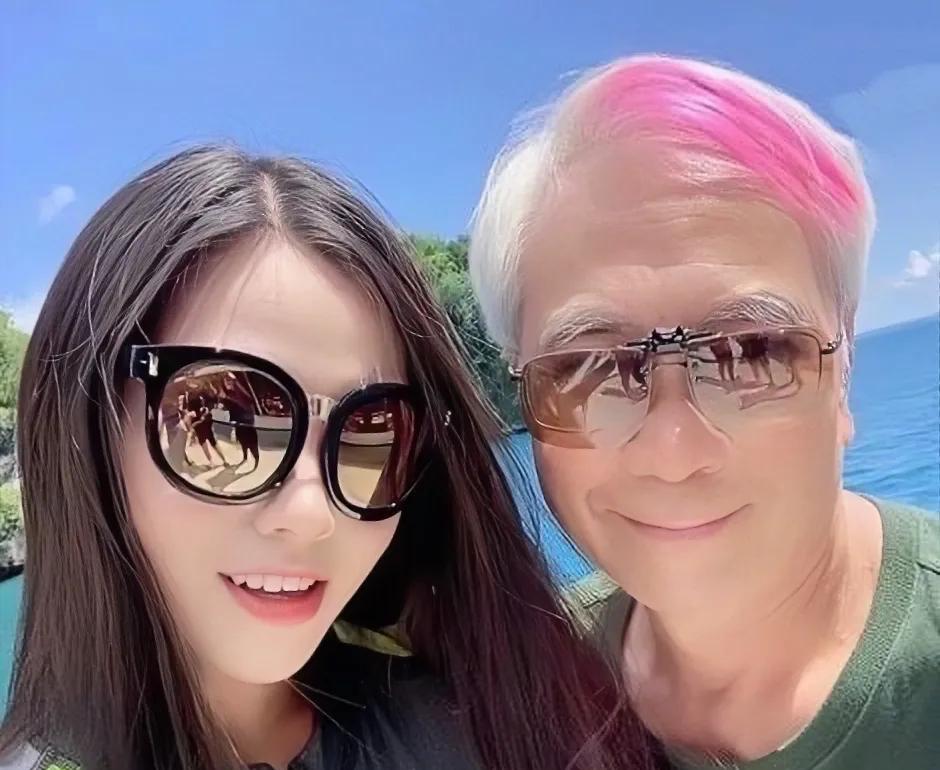 恭喜！TVB72岁的知名老戏骨即将迎娶36岁女友。二人已同居四载，他还把七套房产
