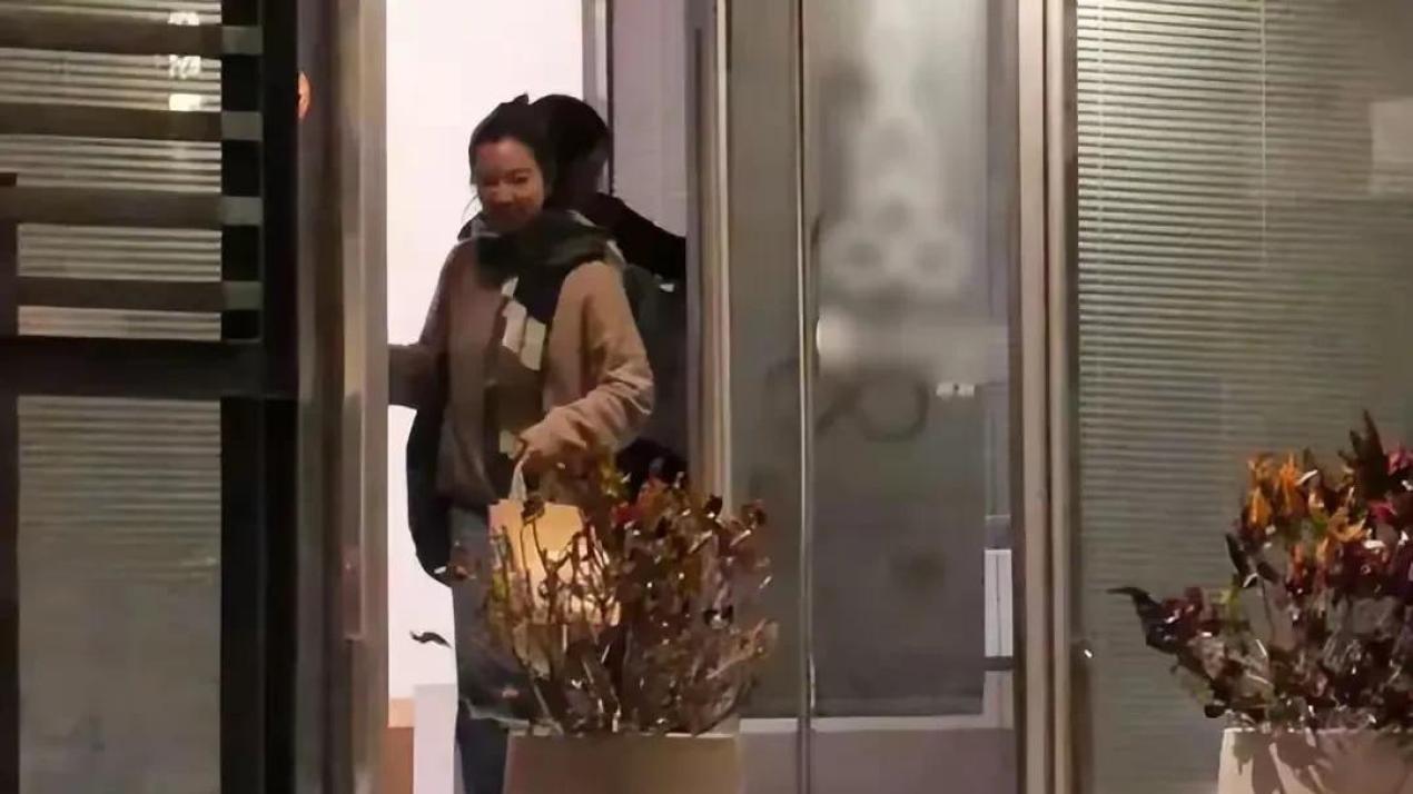 大S本周树葬，S妈喊话汪还钱，汪小菲两个动作反击，网友：做的好