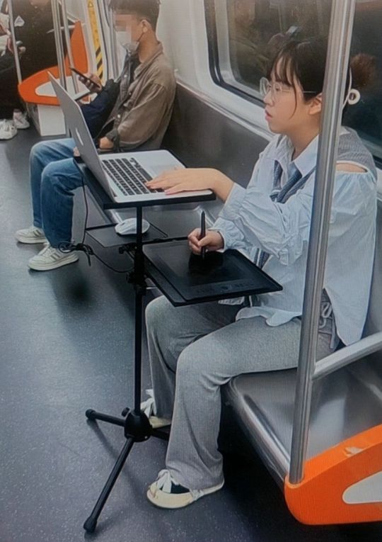 地铁上都能打卡了吗