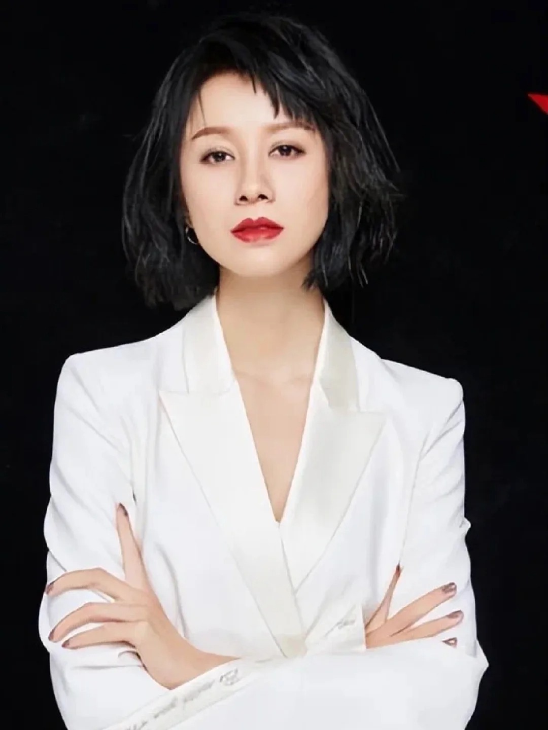倪虹洁离婚后，突然收到银行发来的欠款1000多万的短信提醒，名下的资产全部被冻结