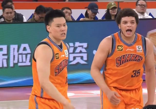 上海男篮猛攻，半场领先广东18分，李弘权5记三分成亮点