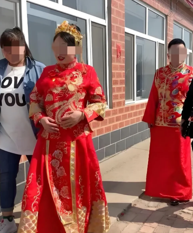 湖南衡阳，女友未婚先孕，男子撒谎说15万彩礼凑够了，岳父才同意婚事，不料，摆酒当