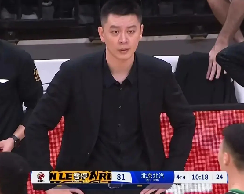 杨鸣真不适合当主教练。执教四五年了，请问哪个队员是他培养出来的？几个主力队员累的