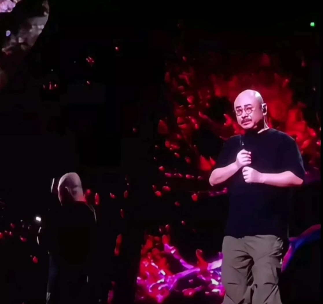 刀郎的成都演唱会，到底是个什么场景？
如果说，伍佰的演唱会，是台下的观众唱，台上