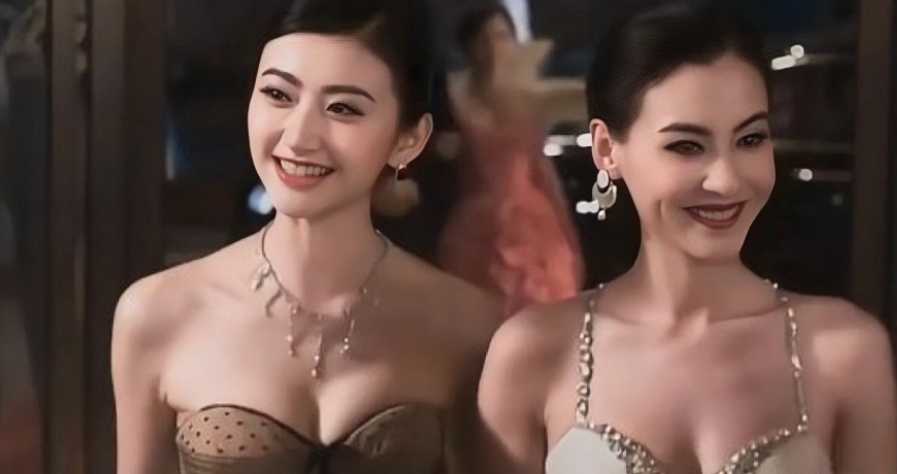 2004年，16岁的景甜把初恋给了亿万富豪路征。虽然对方比她大19岁，但成熟稳重