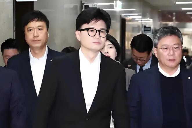 韩东勋出手了！
就在尹锡悦决定反击的时候韩东勋出手了。12日尹锡悦发表公开讲话称