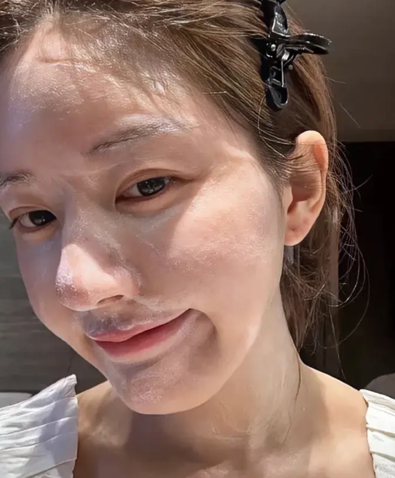 还好她不是普通人，不然下场更惨。近日赵露思病倒后，剧组也解散罢工了，整个工作室也