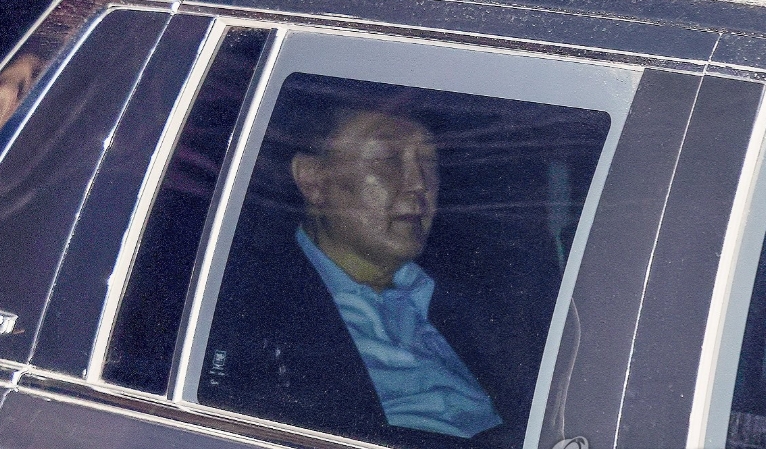 人一旦被调查，精神状态就直线下滑，看看尹锡悦的模样就是活生生的例子。

在韩国公