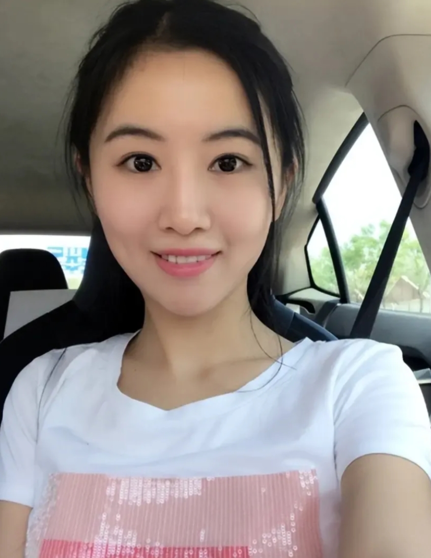 原来梳理一下翟欣欣的经历，一切都有迹可循：
1、本科就读于山东科技大学，研究生就